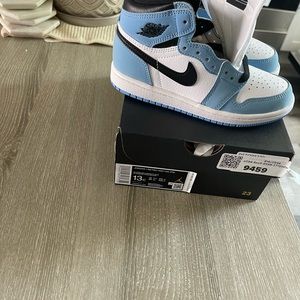 Jordan Retro 1 varsity blue Boys preschool size 13